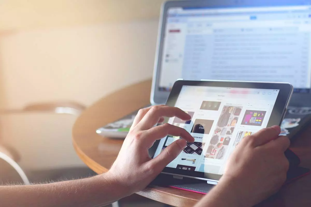 Debutify vs. Debut：哪个免费主题更适合Shopify？